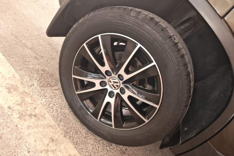 Used Volkswagen Tiguan 2016 300TSI Automatic All-Wheel Drive Luxury Edition Right Rear Wheel Hub