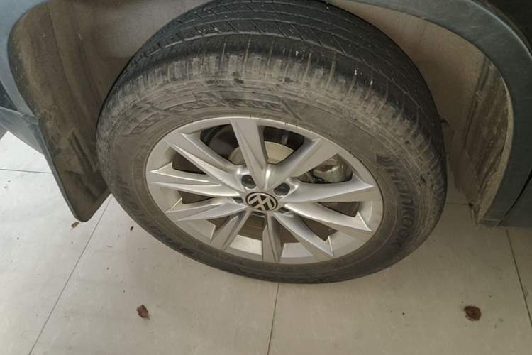 Used Volkswagen Tiguan 2016 280TSI Automatic Two-Wheel-Drive Silk Road Style Edition Right Rear Wheel Hub