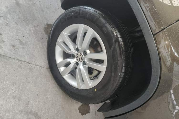 Used Volkswagen Tiguan 2016 300TSI Automatic Two-Wheel Drive Trend Edition Right Rear Wheel Hub