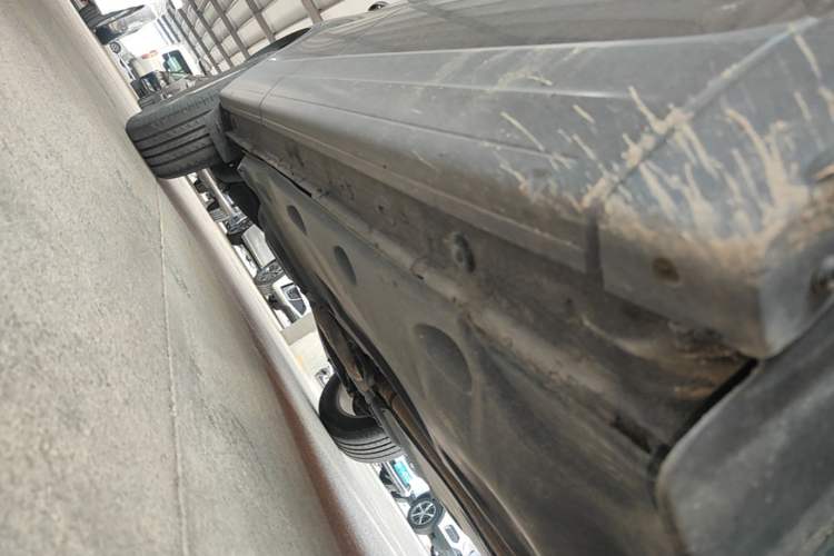 Used Volkswagen Tiguan 2016 280TSI Automatic Two-Wheel-Drive Silk Road Style Edition Right Side Sill