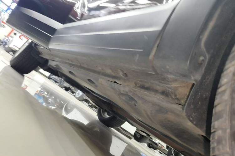Used Volkswagen Tiguan 2016 280TSI Automatic Two-Wheel-Drive Silk Road Style Edition Right Side Sill