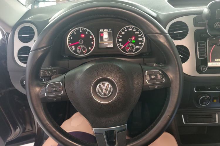 Used Volkswagen Tiguan 2016 300TSI Automatic All-Wheel Drive Luxury Edition Steering Wheel
