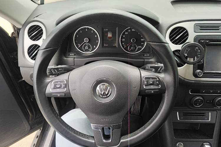 Used Volkswagen Tiguan 2016 300TSI Automatic All-Wheel Drive Luxury Edition Steering Wheel