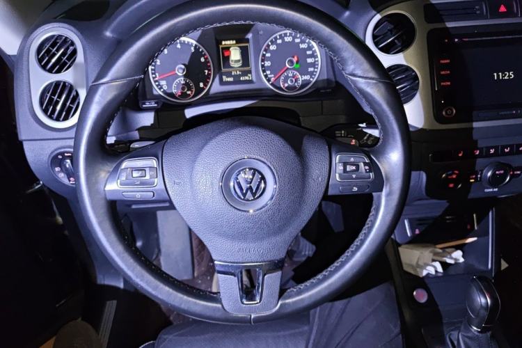 Used Volkswagen Tiguan 2016 300TSI Automatic All-Wheel Drive Luxury Edition Steering Wheel