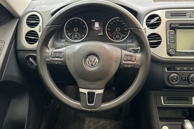 Used Volkswagen Tiguan 2016 300TSI Automatic All-Wheel Drive Luxury Edition Steering Wheel