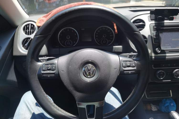 Used Volkswagen Tiguan 2016 300TSI Automatic All-Wheel Drive Luxury Edition Steering Wheel