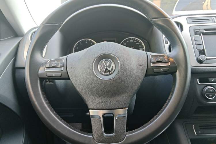 Used Volkswagen Tiguan 2016 300TSI Automatic All-Wheel Drive Luxury Edition Steering Wheel