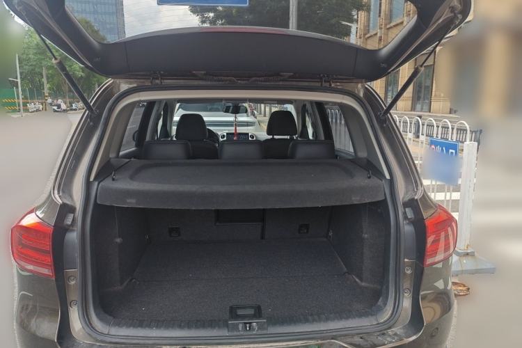 Used Volkswagen Tiguan 2016 300TSI Automatic Two-Wheel Drive Comfort Edition Trunk