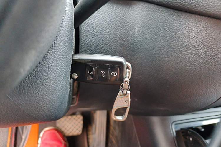 Used Volkswagen Tiguan 2016 280TSI Automatic Two-Wheel-Drive Silk Road Style Edition Vehicle Key