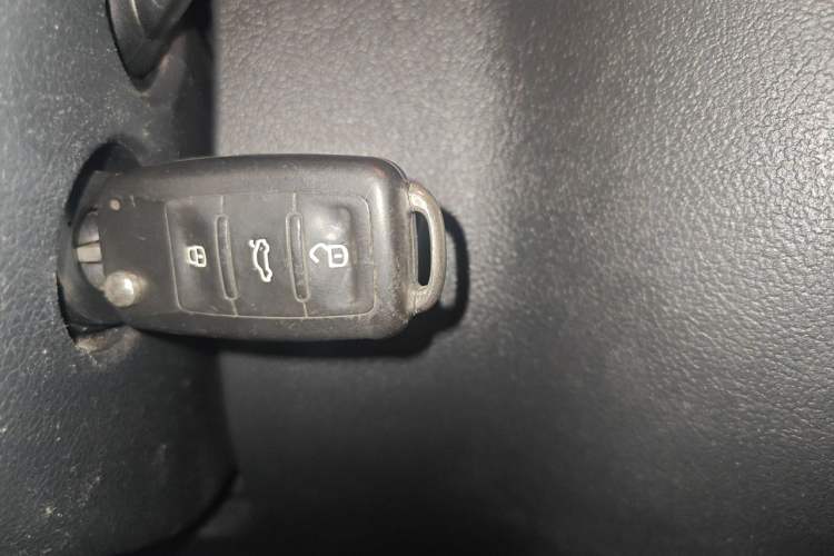 Used Volkswagen Tiguan 2016 280TSI Automatic Two-Wheel Drive Silk Road Comfort Edition Vehicle Key