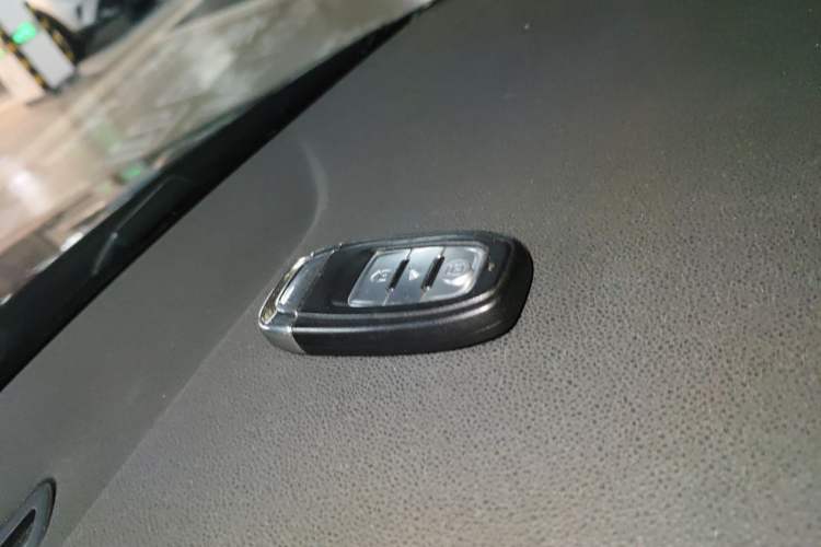 Used Volkswagen Tiguan 2016 280TSI Automatic Two-Wheel-Drive Silk Road Style Edition Vehicle Key