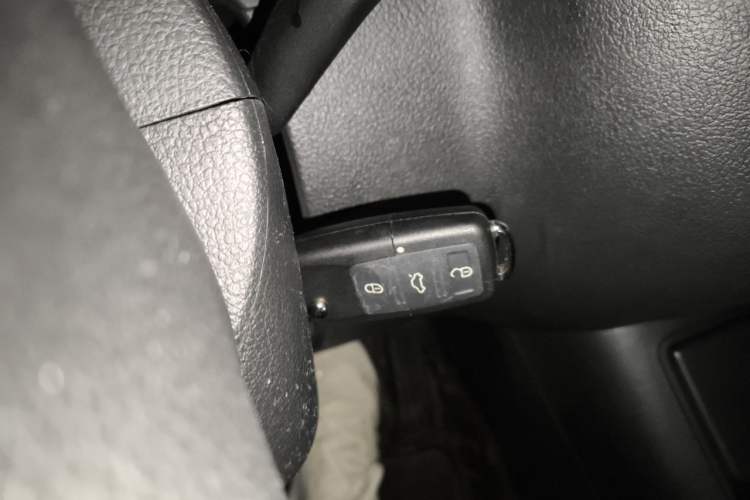 Used Volkswagen Tiguan 2016 280TSI Automatic Two-Wheel Drive Silk Road Comfort Edition Vehicle Key