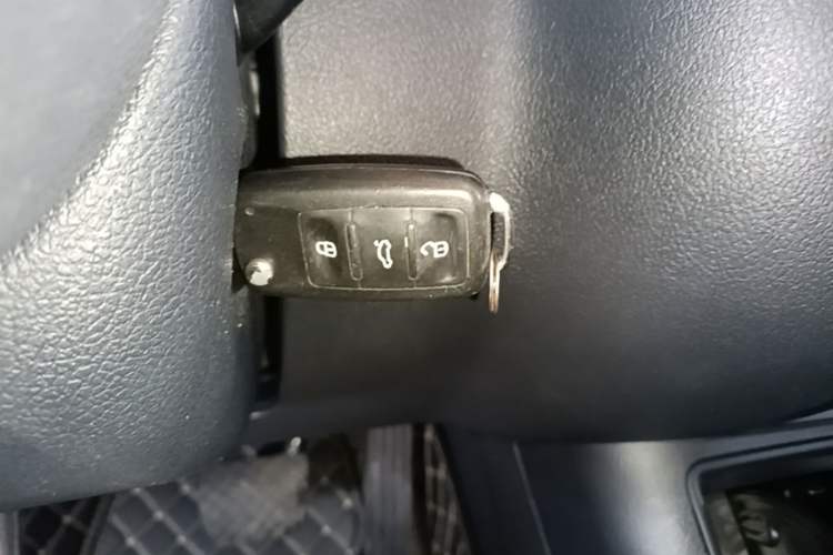 Used Volkswagen Tiguan 2016 280TSI Automatic Two-Wheel Drive Silk Road Comfort Edition Vehicle Key