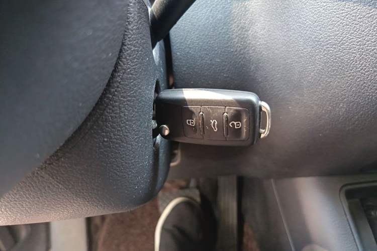 Used Volkswagen Tiguan 2016 280TSI Automatic Two-Wheel Drive Silk Road Comfort Edition Vehicle Key