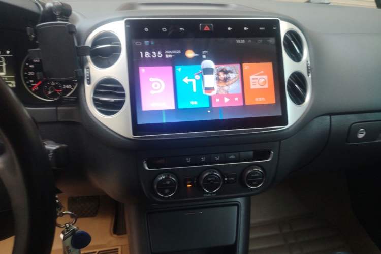 Used Volkswagen Tiguan 2016 300TSI Automatic Two-Wheel Drive Comfort Edition Audio And AC Panel