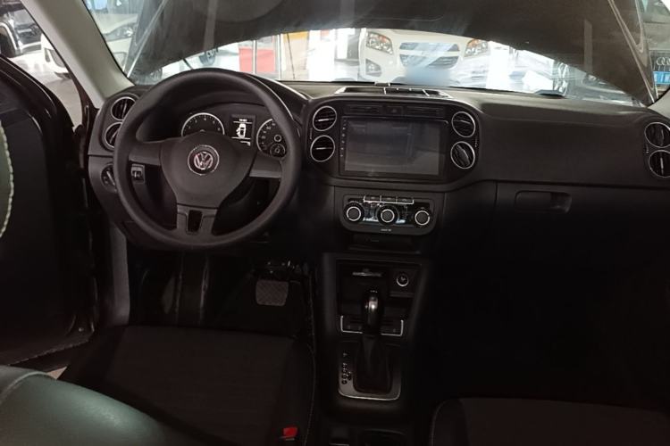 Used Volkswagen Tiguan 2016 280TSI Automatic Two-Wheel-Drive Silk Road Style Edition Center Console