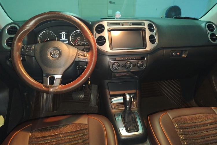 Used Volkswagen Tiguan 2016 300TSI Automatic All-Wheel Drive Fashion Vision Edition Center Console
