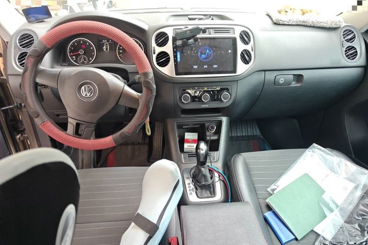 Used Volkswagen Tiguan 2016 300TSI Automatic Two-Wheel Drive Trend Edition Center Console