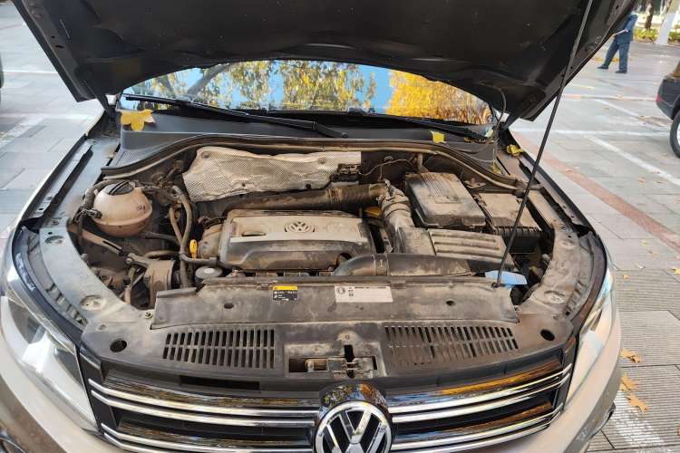 Used Volkswagen Tiguan 2016 2.0 TSI Four-Wheel Drive Standard Version Engine Bay