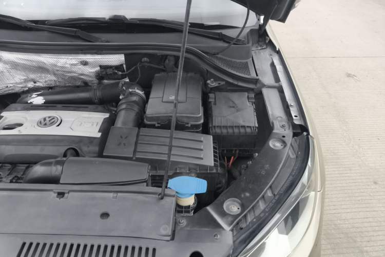 Used Volkswagen Tiguan 2016 2.0 TSI Four-Wheel Drive Standard Version Engine Bay Left