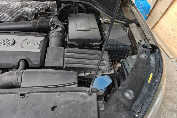Used Volkswagen Tiguan 2016 300TSI Automatic Two-Wheel Drive Trend Edition Engine Bay Left