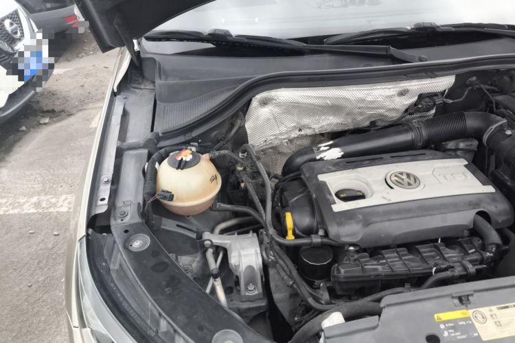Used Volkswagen Tiguan 2016 2.0 TSI Four-Wheel Drive Standard Version Engine Bay Right