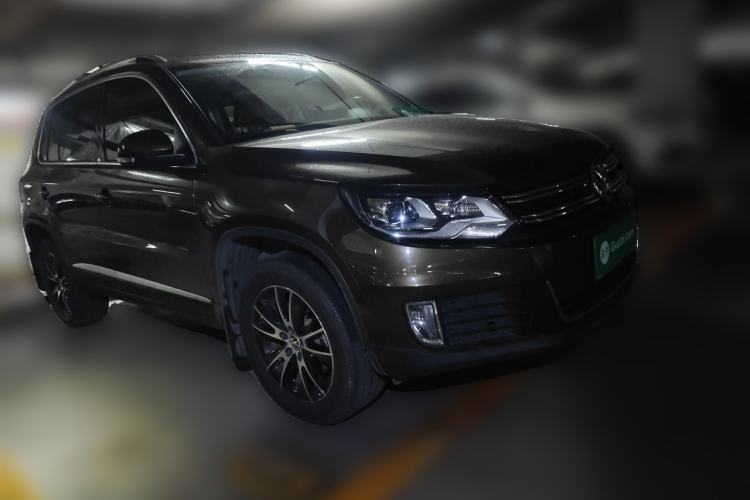 Used Volkswagen Tiguan 2016 300TSI Automatic Two-Wheel Drive Luxury Edition Front Right 45 Deg