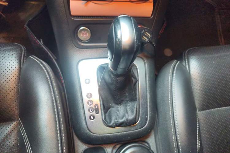 Used Volkswagen Tiguan 2016 300TSI Automatic Two-Wheel Drive Luxury Edition Gear Lever