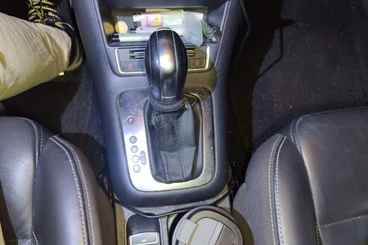 Used Volkswagen Tiguan 2016 300TSI Automatic Two-Wheel Drive Comfort Edition Gear Lever