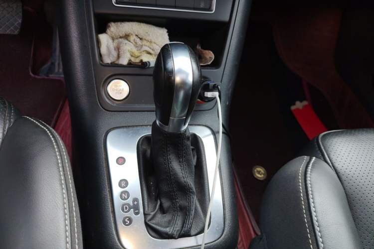 Used Volkswagen Tiguan 2016 300TSI Automatic Two-Wheel Drive Luxury Edition Gear Lever