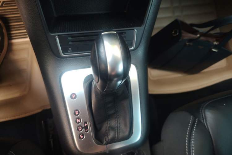 Used Volkswagen Tiguan 2016 300TSI Automatic Two-Wheel Drive Comfort Edition Gear Lever