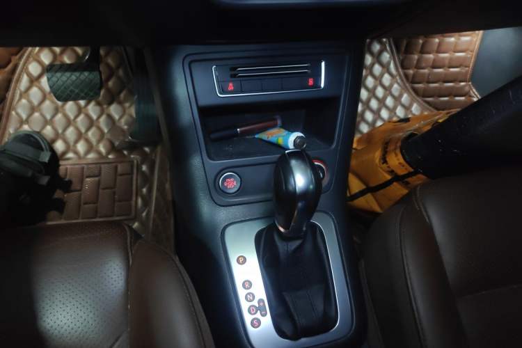 Used Volkswagen Tiguan 2016 300TSI Automatic Two-Wheel Drive Luxury Edition Gear Lever