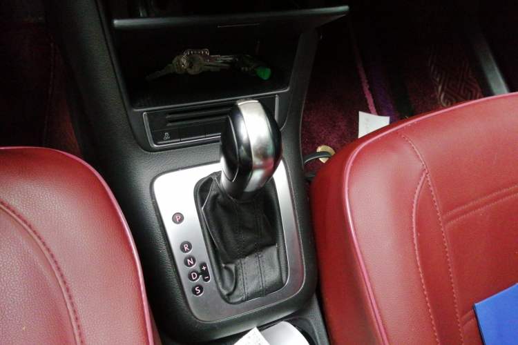 Used Volkswagen Tiguan 2016 300TSI Automatic Two-Wheel Drive Trend Edition Gear Lever