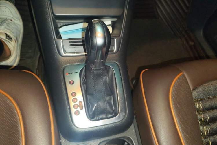 Used Volkswagen Tiguan 2016 300TSI Automatic All-Wheel Drive Fashion Vision Edition Gear Lever