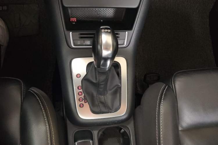 Used Volkswagen Tiguan 2016 280TSI Automatic Two-Wheel Drive Silk Road Comfort Edition Gear Lever