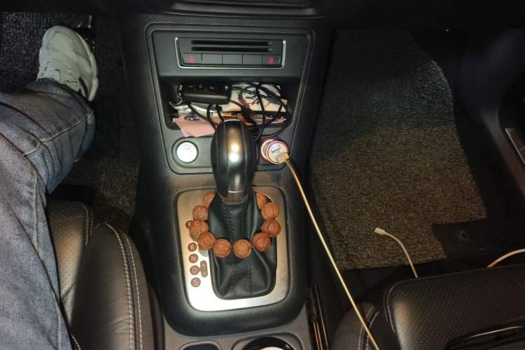 Used Volkswagen Tiguan 2016 300TSI Automatic Two-Wheel Drive Luxury Edition Gear Lever