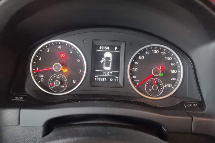 Used Volkswagen Tiguan 2016 280TSI Automatic Two-Wheel-Drive Silk Road Style Edition Instrument Cluster