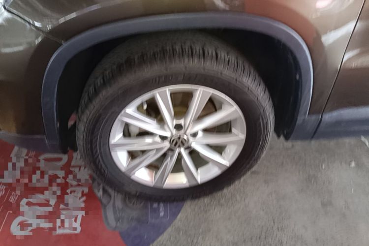 Used Volkswagen Tiguan 2016 280TSI Automatic Two-Wheel-Drive Silk Road Style Edition Left Front Wheel Hub