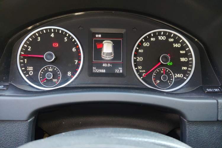 Used Volkswagen Tiguan 2016 300TSI Automatic Two-Wheel Drive Luxury Edition Odometer Close Up