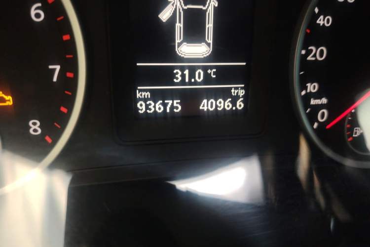 Used Volkswagen Tiguan 2016 300TSI Automatic Two-Wheel Drive Comfort Edition Odometer Close Up
