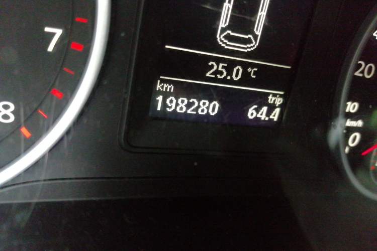Used Volkswagen Tiguan 2016 300TSI Automatic Two-Wheel Drive Trend Edition Odometer Close Up