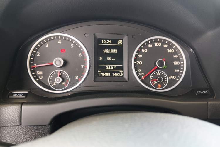 Used Volkswagen Tiguan 2016 280TSI Automatic Two-Wheel-Drive Silk Road Style Edition Odometer Close Up