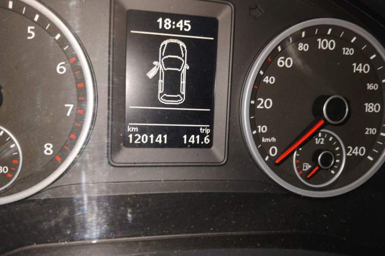 Used Volkswagen Tiguan 2016 300TSI Automatic Two-Wheel Drive Trend Edition Odometer Close Up