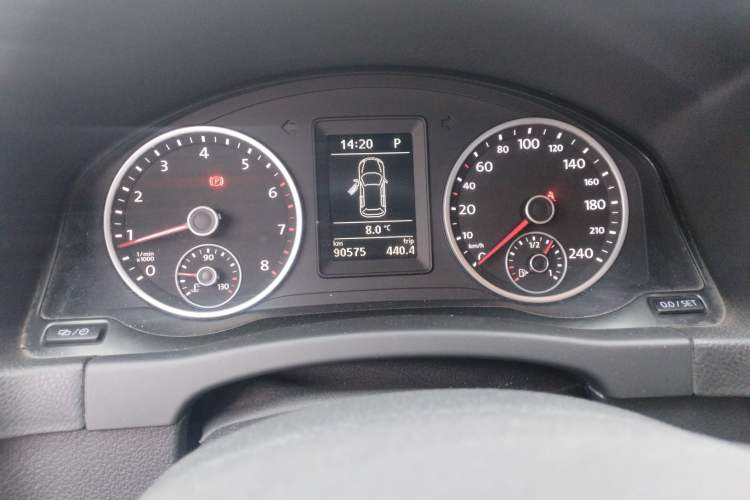 Used Volkswagen Tiguan 2016 280TSI Automatic Two-Wheel-Drive Silk Road Style Edition Odometer Close Up