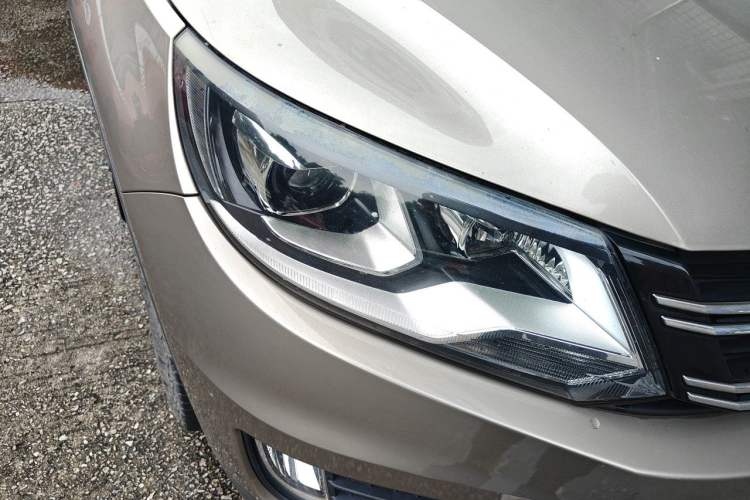 Used Volkswagen Tiguan 2016 300TSI Automatic Two-Wheel Drive Trend Edition Right Front Headlight