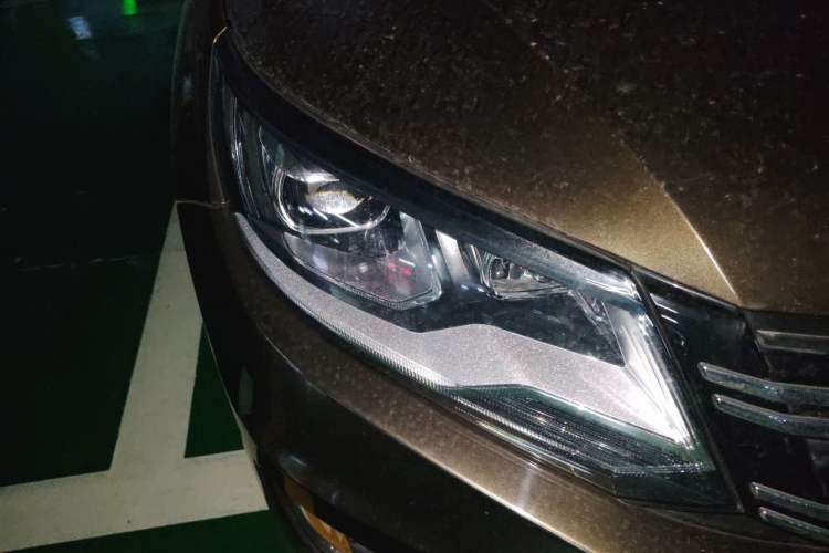 Used Volkswagen Tiguan 2016 300TSI Automatic Two-Wheel Drive Trend Edition Right Front Headlight