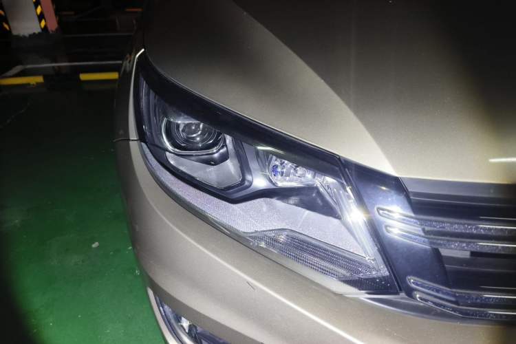 Used Volkswagen Tiguan 2016 300TSI Automatic Two-Wheel Drive Luxury Edition Right Front Headlight