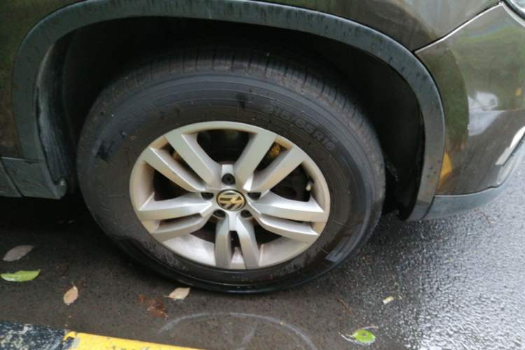 Used Volkswagen Tiguan 2016 300TSI Automatic Two-Wheel Drive Trend Edition Right Front Wheel Hub