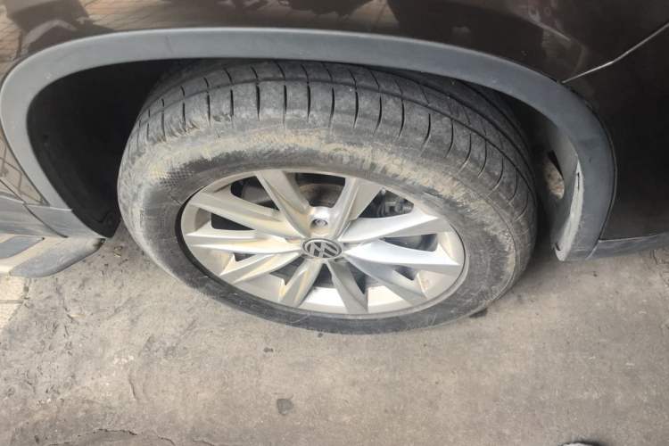 Used Volkswagen Tiguan 2016 280TSI Automatic Two-Wheel-Drive Silk Road Style Edition Right Front Wheel Hub