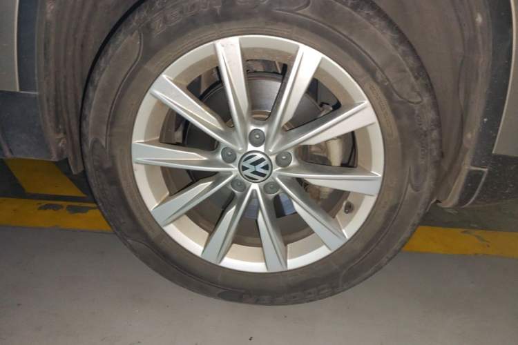 Used Volkswagen Tiguan 2016 300TSI Automatic All-Wheel Drive Fashion Vision Edition Right Front Wheel Hub